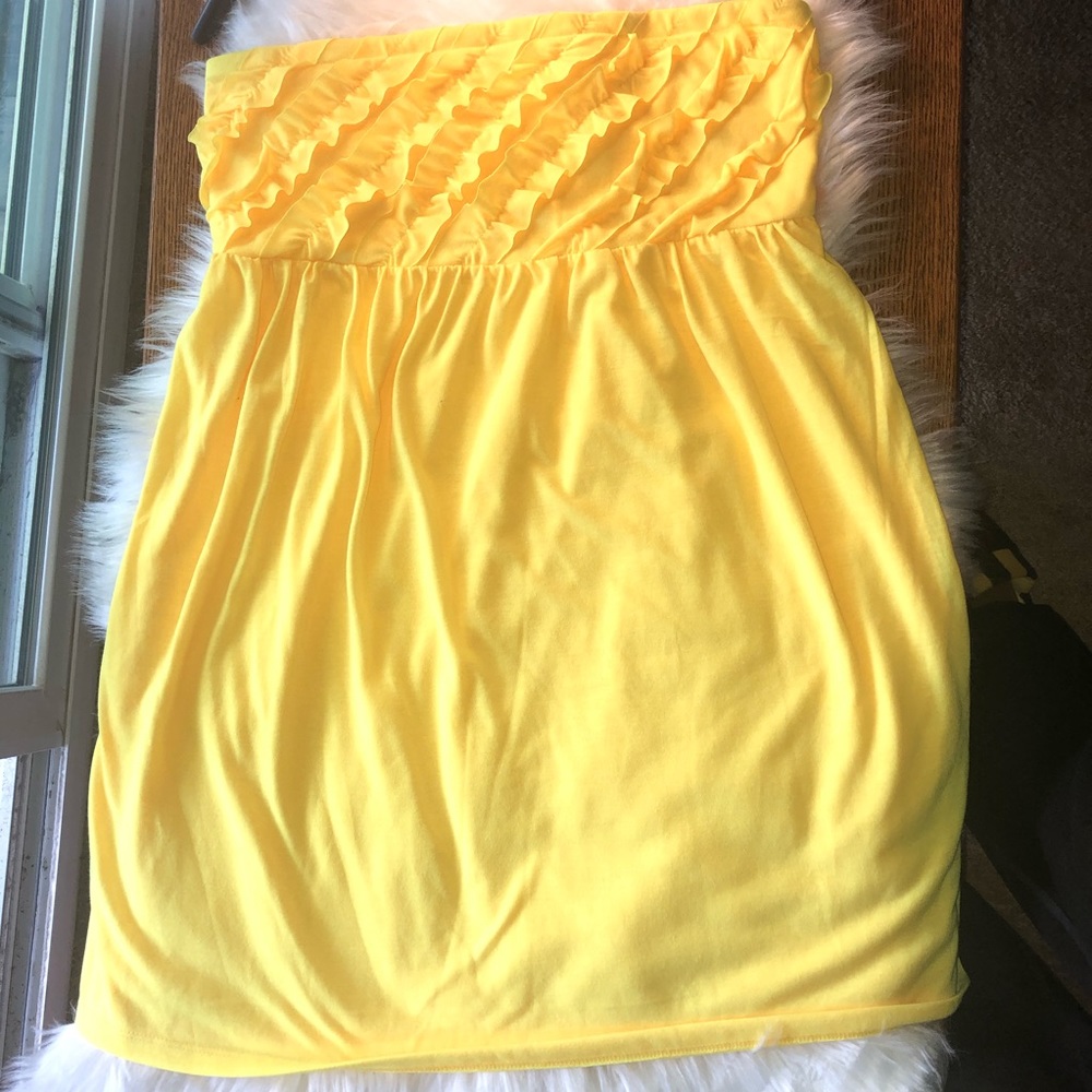 Yellow Ruffled Sleeveless Top🌼